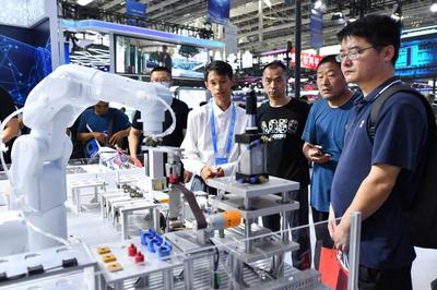 5G智慧工廠機器人在2023中國國際數字經濟博覽會上展示未來制造新趨勢